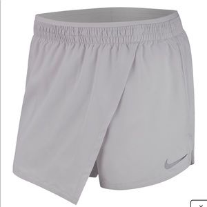 NIKE WOMENS RUNNING SKORT (NWT)